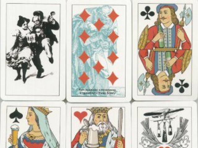 The meaning of playing cards in divination for predicting the future Mean the dropped cards